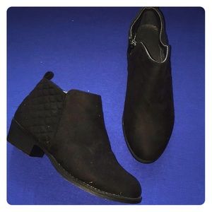 Bootie shoes, small heel